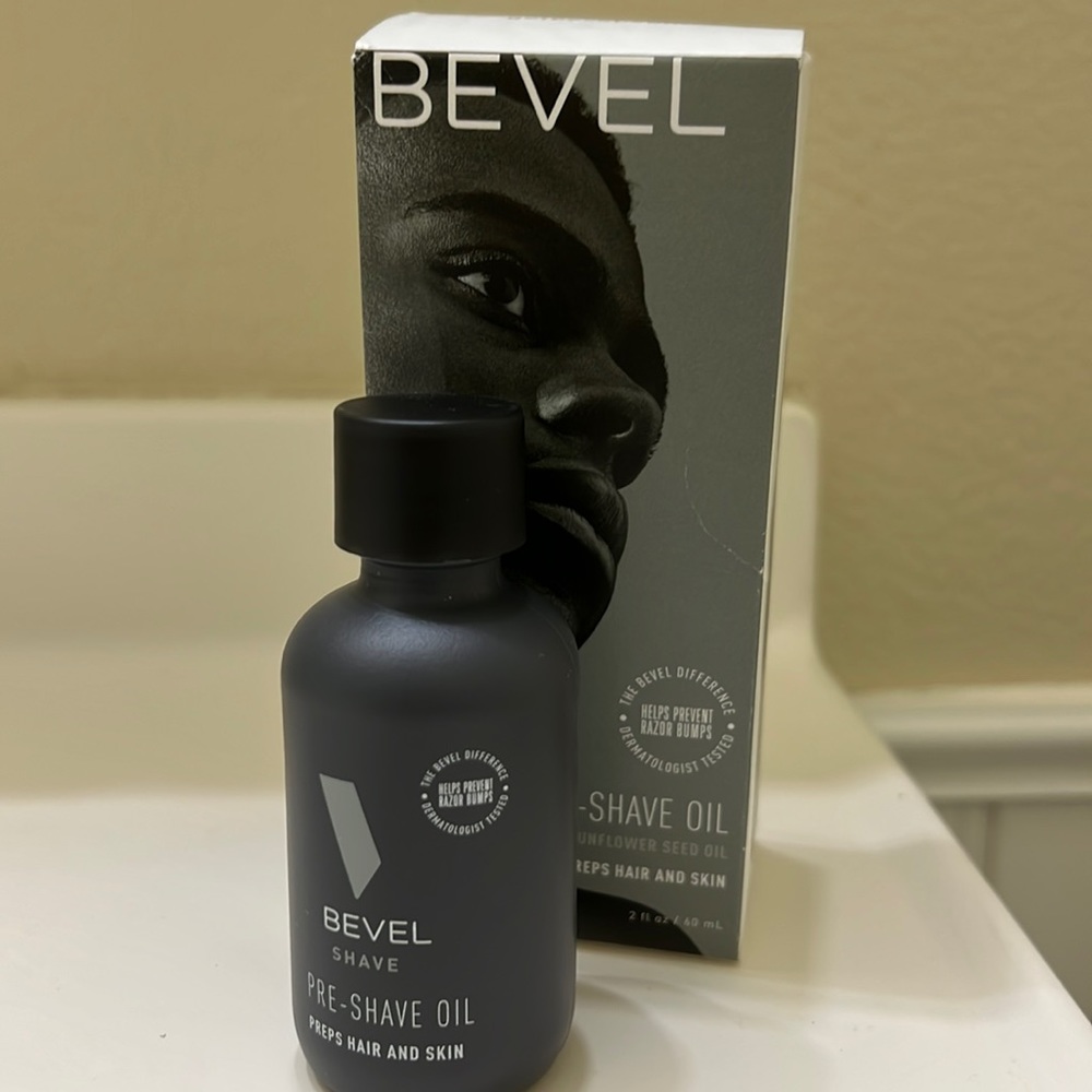 Pre-shave oil